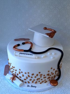 Diplomás orvos torta