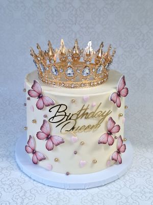 Korona torta pillangókkal